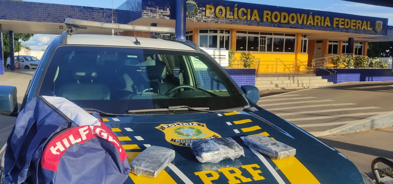 Prf Prende Passageiro Transportando Tabletes De Coca Na Avaliados Em