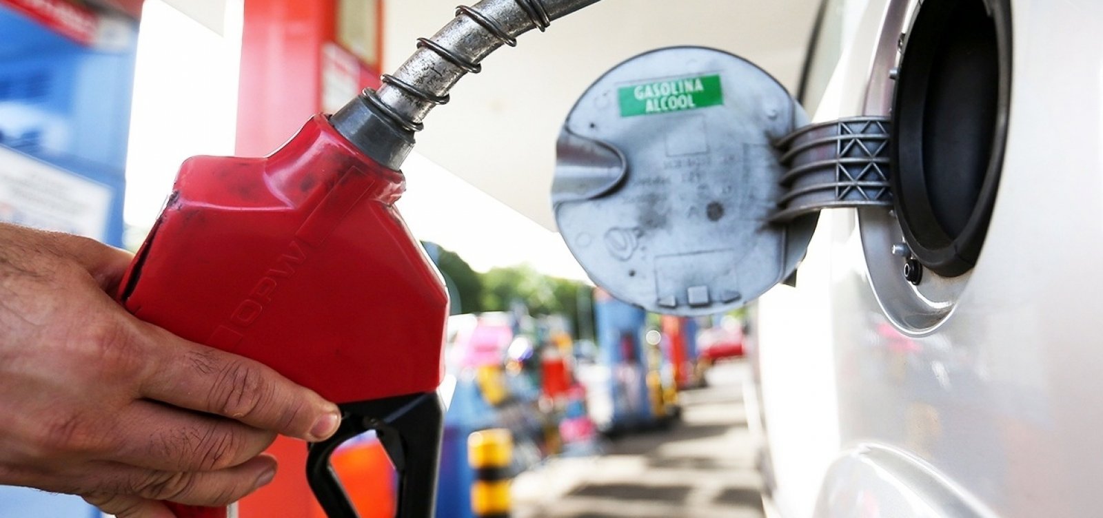 Dia Livre de Impostos gasolina é comercializada a R 3 77 e etanol a R