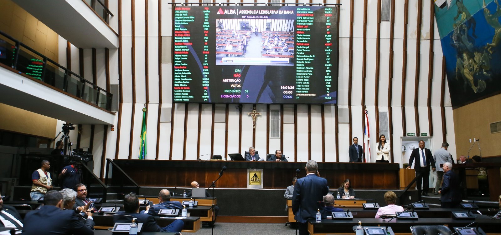 Bobô apresenta projeto para proteger dados de mulheres vítimas de