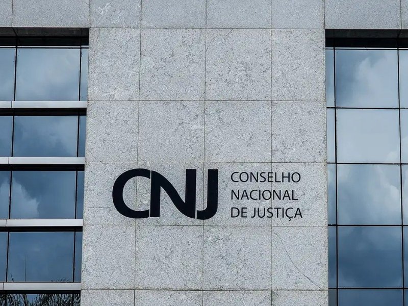 CNJ afasta três magistrados e Gabriela Hardt, juíza que condenou Lula