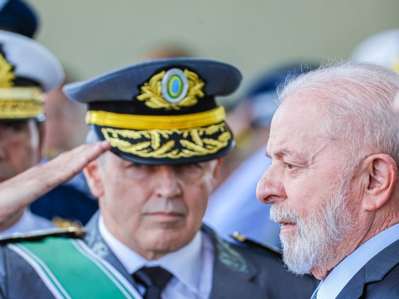 Na presença de Lula, comandante do Exército reafirma defesa dos mais caros ideais democráticos