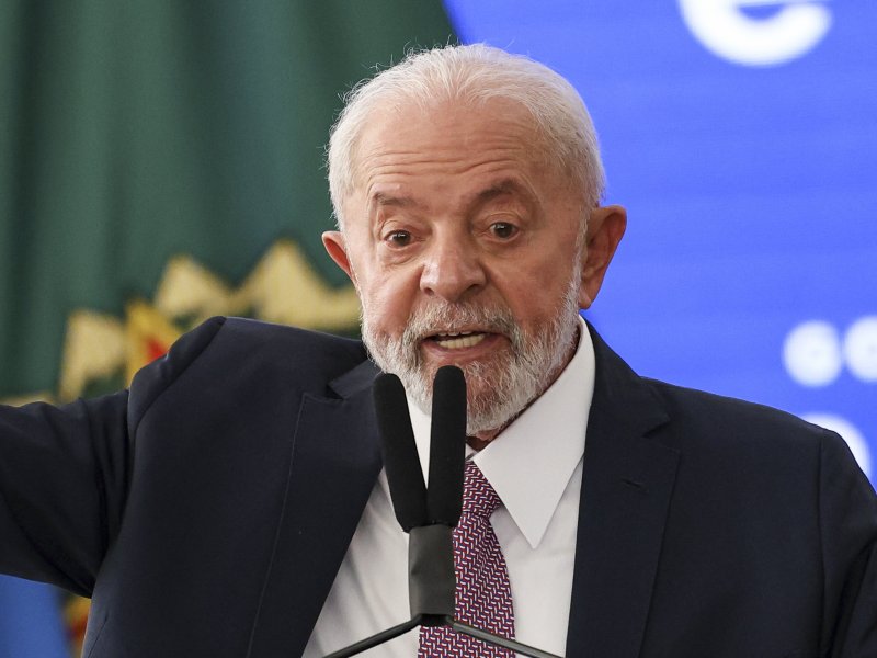 Lula diz que Brasil não deve “depender eternamente” de Bolsa Família