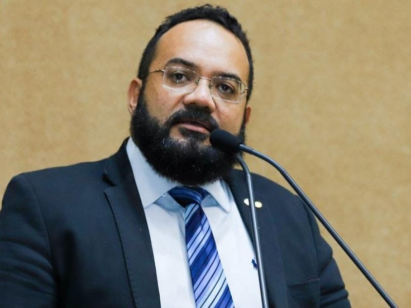 Deputado pula muro e invade dependências de hospital em Barreiras; Sesab repudia conduta