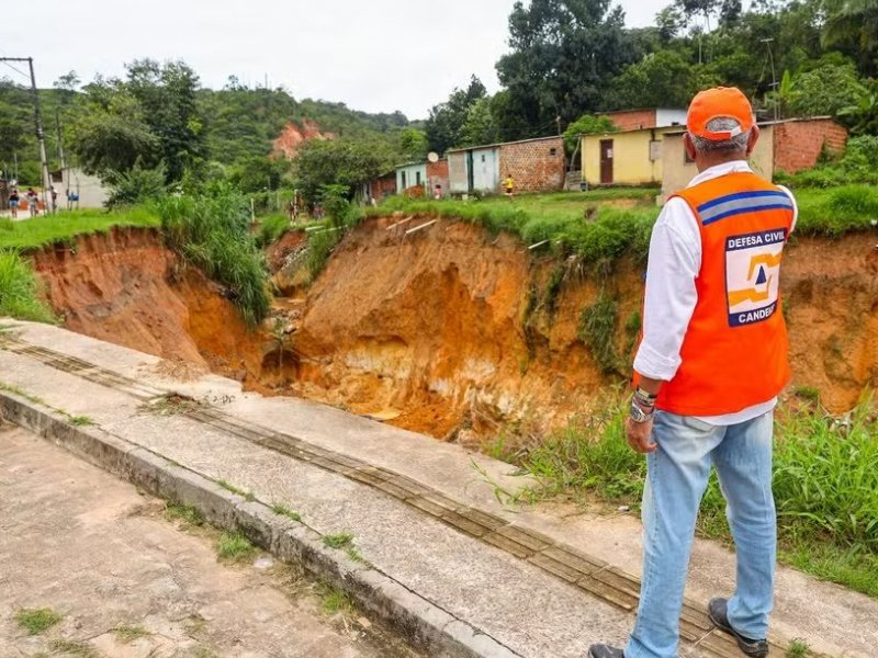Erosão causada pela chuva leva a interdição de 38 casas na Região Metropolitana de Salvador