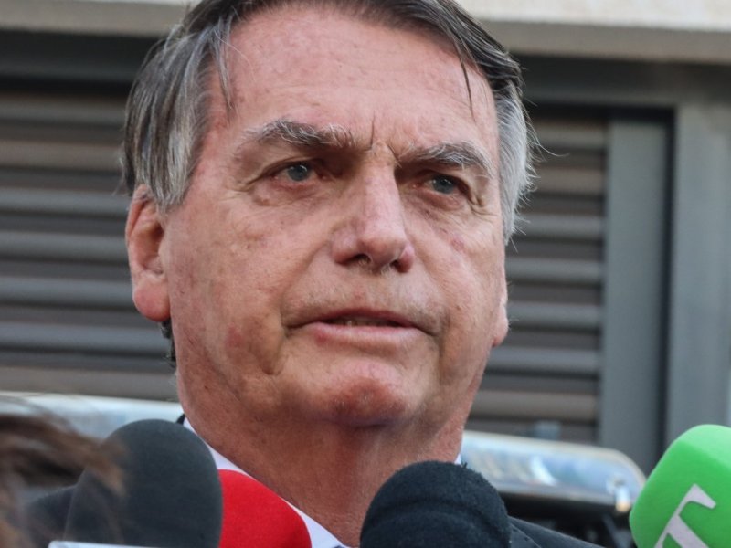 Bolsonaro solicita retorno de passaporte ao STF para visitar Israel em maio