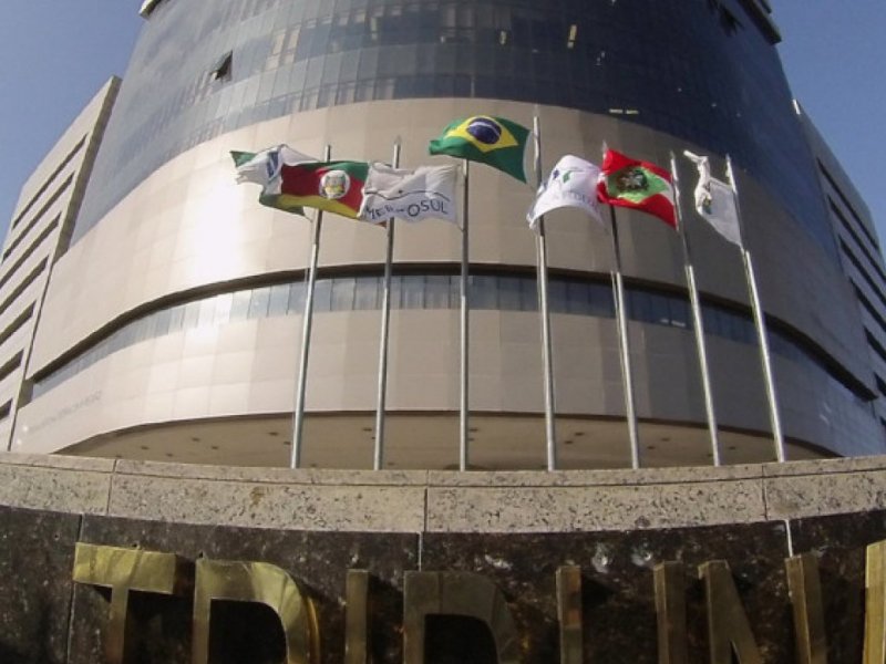 Enchete em Porto Alegre atinge sede do "Tribunal da Lava Jato"