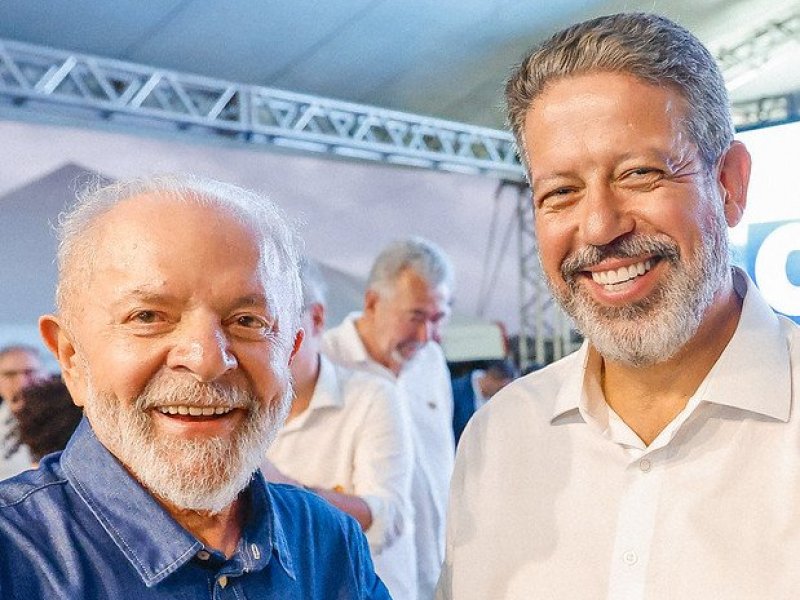 Arthur Lira é vaiado durante evento ao lado de Lula: "falta de respeito"