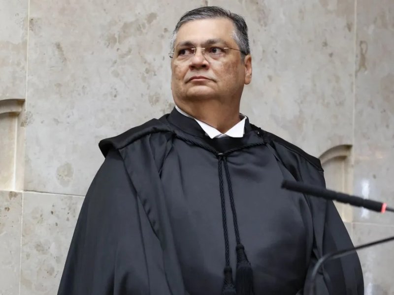 Flávio Dino suspende análise de queixa de Bolsonaro contra Janones no STF