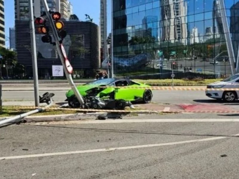 Motorista de Lamborghini atropela assaltante após ter relógio Rolex roubado em SP