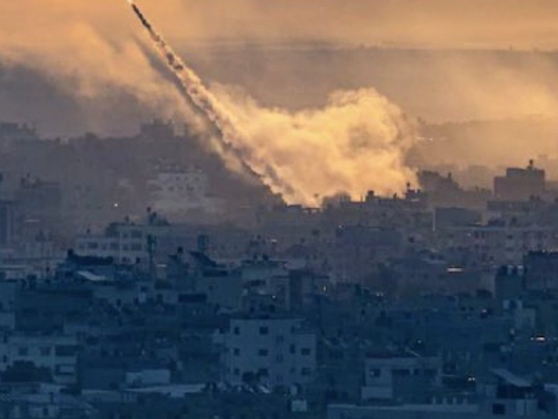 Israel lança novos ataques a Gaza neste domingo 