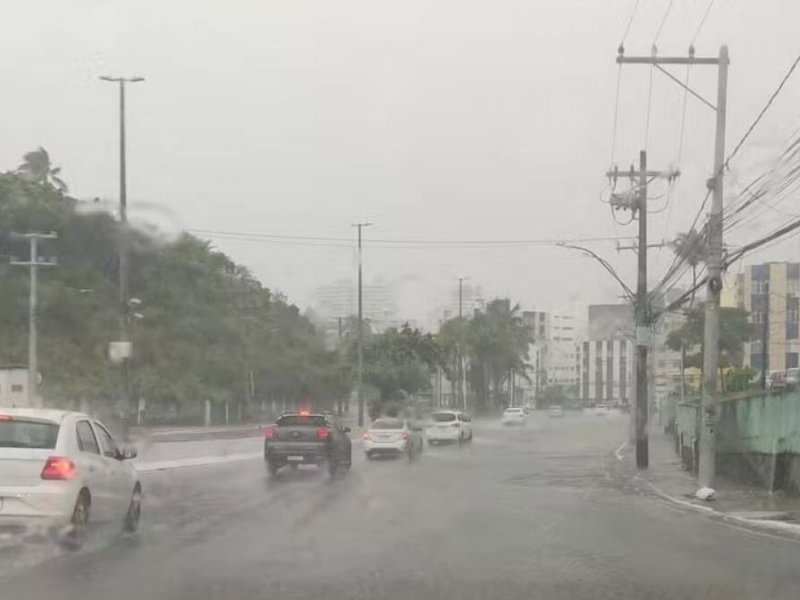 Subúrbio e Cajazeiras são os bairros mais afetados pelas chuvas nesta terça-feira