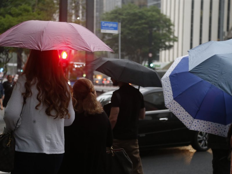 Bahia em alerta de chuvas intensas para esta segunda, diz Inmet