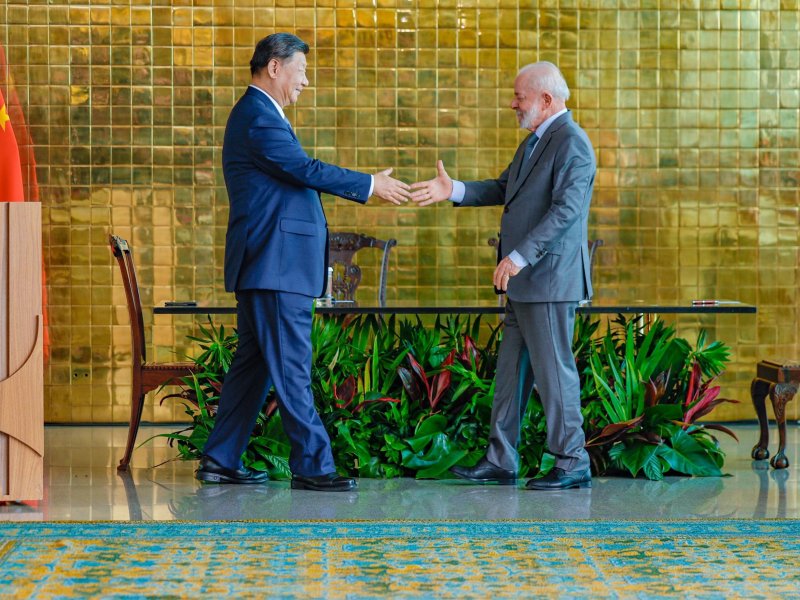 Brasil e China firmam quase 40 acordos; presidente chinês visitou Lula nesta quarta