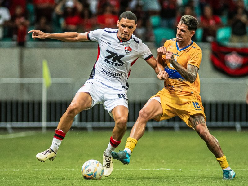 Vitória goleia o Colo-Colo e segue na liderança do Campeonato Baiano