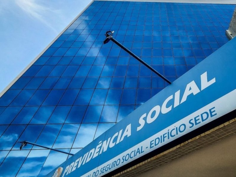 Fraude bilionária no INSS e reajuste do iFood para motoboys são destaques no Aos Fatos; ouça 