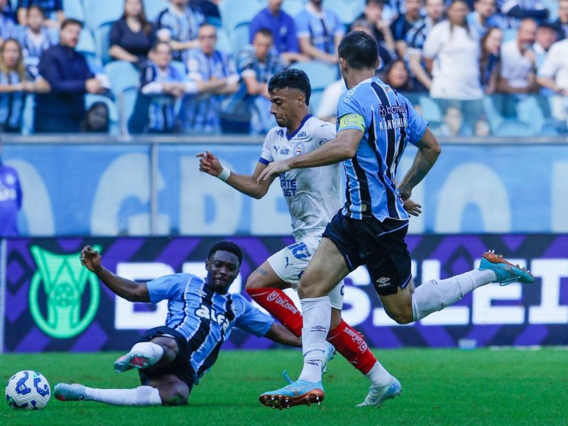 Com pênalti polêmico, Bahia perde para o Grêmio pelo Campeonato Brasileiro