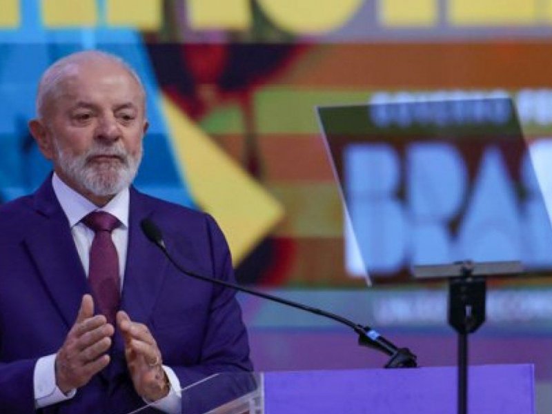 Lula defende regulamentação das redes sociais pelo Congresso Nacional