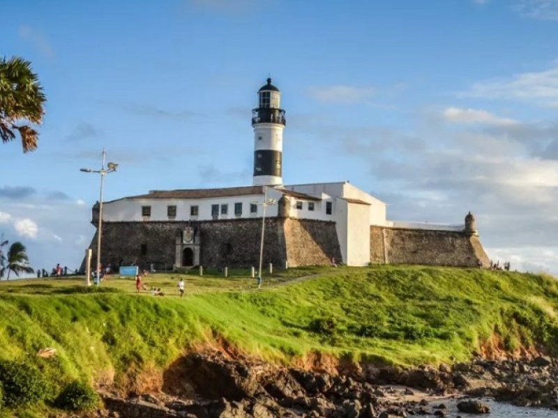 Farol da Barra vira palco de protesto pelo fim da crueldade animal