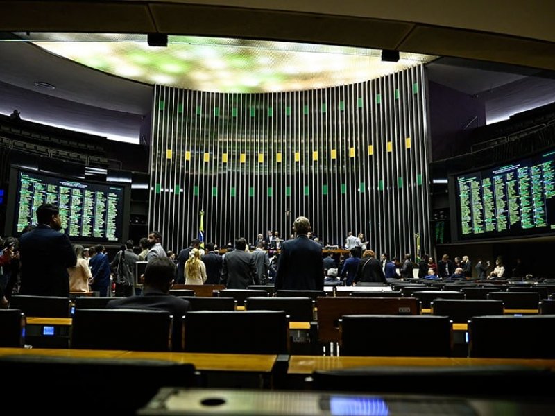 Derrubada do IOF e Lula na presidência do Mercosul são destaques no Aos Fatos; ouça 