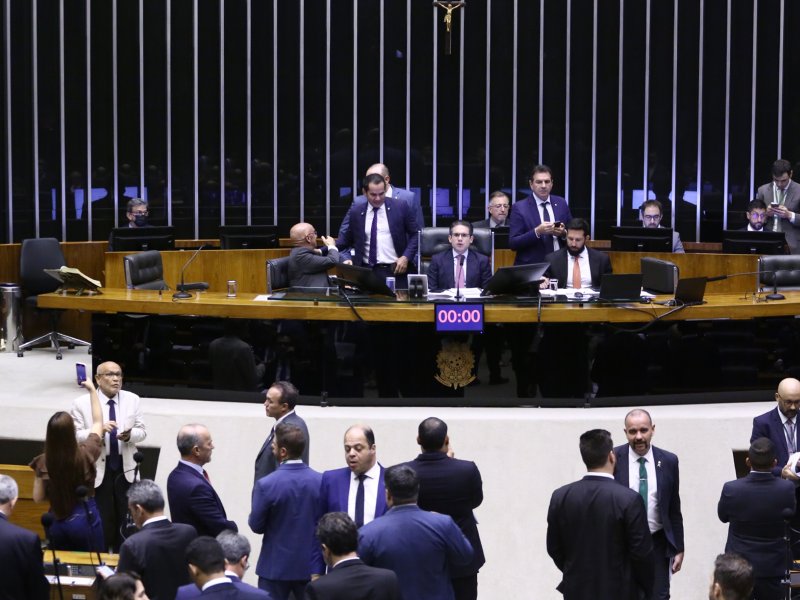 Deputados baianos da direita revelam tensão com efeito do tarifaço de Trump sobre eleições de 2026