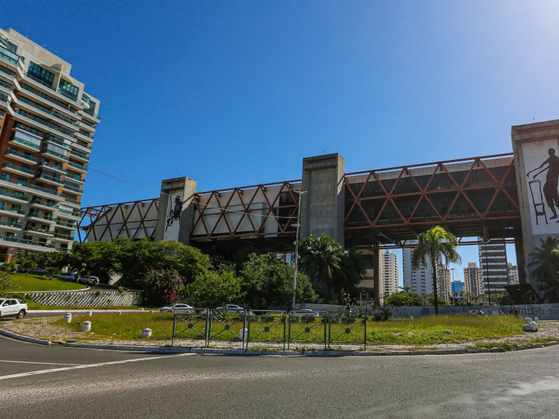 Venda do Centro de Convenções esbarra em ruas dentro do terreno e impasse com prefeitura