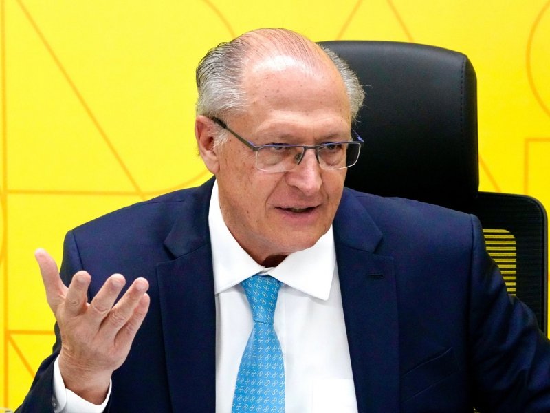 Produtos com aço e alumínio do Brasil terão tratamento igual no mercado dos EUA, diz Alckmin