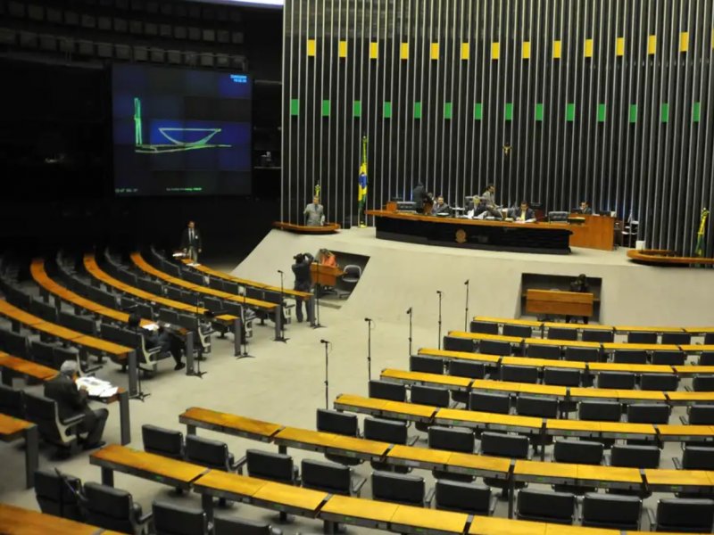 Câmara analisa representações contra 11 deputados; Eduardo Bolsonaro fica de fora