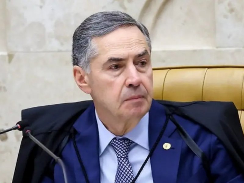 Barroso diz que "não existe caça às bruxas nem perseguição política" sobre Bolsonaro