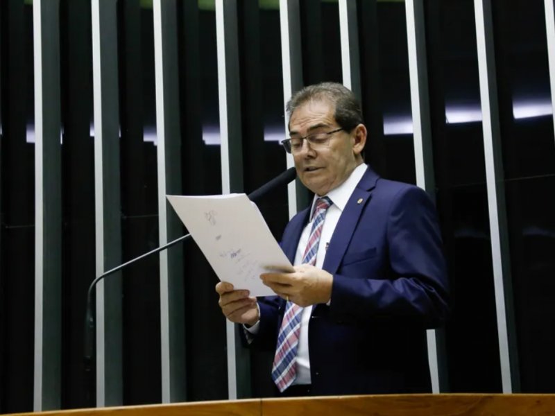 Relator da anistia admite cenário turbulento e pode adiar entrega do texto