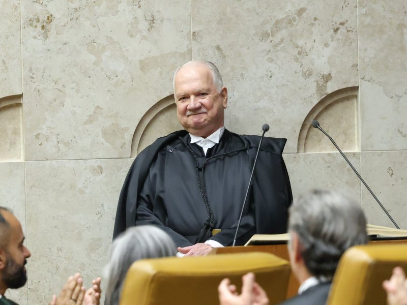 Fachin assina termo de posse e é oficialmente presidente do STF