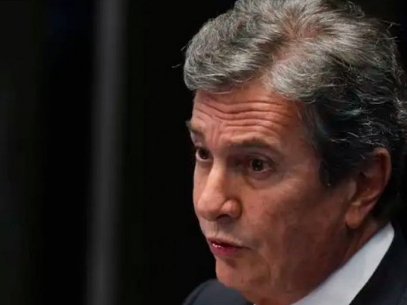 Moraes dá um dia para Alagoas encaminhar relatório de monitoramento de Collor