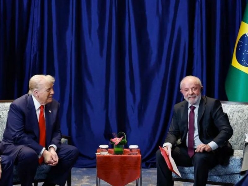 Lula e Trump discutem prisão do presidente brasileiro e tarifas comerciais em encontro