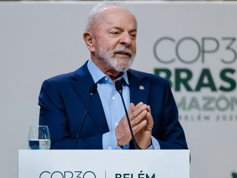 "Gastar mais com armas que com ação climática é caminho ao apocalipse", diz Lula