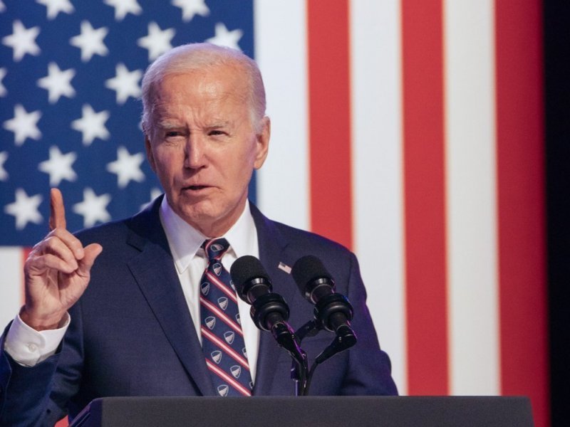 Joe Biden acusa Trump de “destruir a democracia”