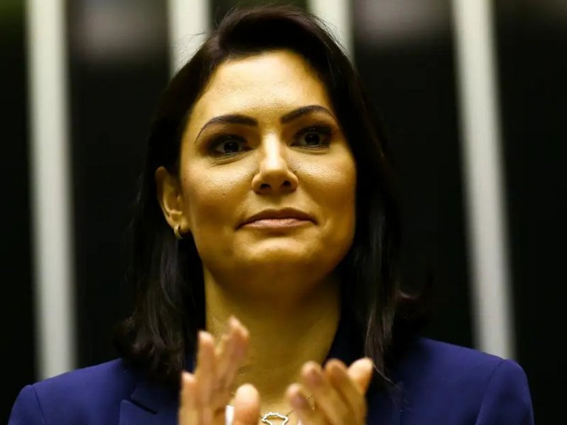 Michelle critica aproximação do PL com Ciro Gomes e é rebatida por Flávio Bolsonaro