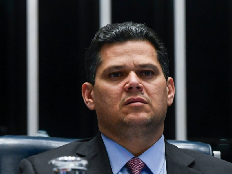 Alcolumbre elogia Lula em meio à crise por indicação de Messias ao STF