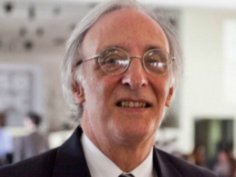 Professor José Geraldo aponta causas para menor envolvimento de jovens na política