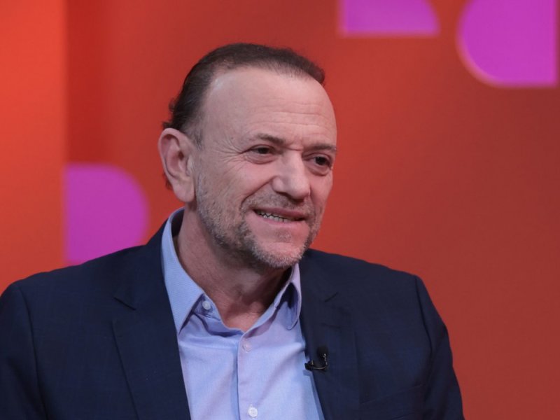 Presidente do PT diz que "não dá para levar a sério" candidatura de Flávio Bolsonaro