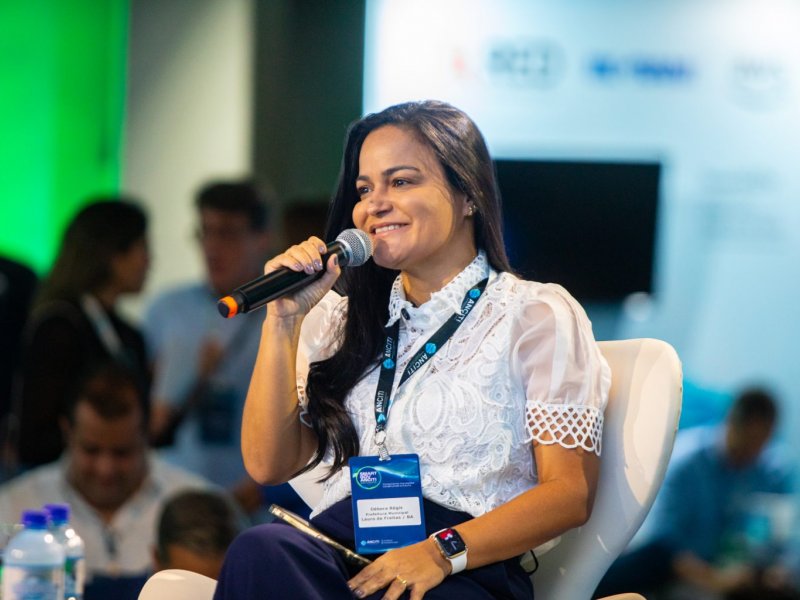 Prefeita de Lauro de Freitas contrata empreiteira ligada à arqui-inimiga petista por R$ 12 mi