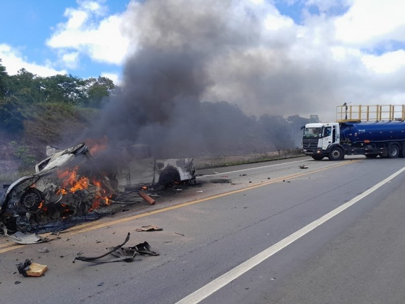 Dez pessoas morrem em batida na divisa da Bahia com o Espírito Santo