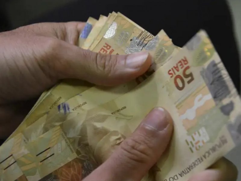 Salário mínimo de R$1.621 começa a valer nesta quinta-feira