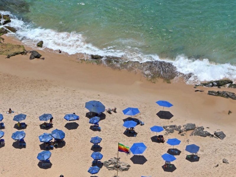 Kits de praia: consumidores questionam regras e valores cobrados nas praias de Salvador