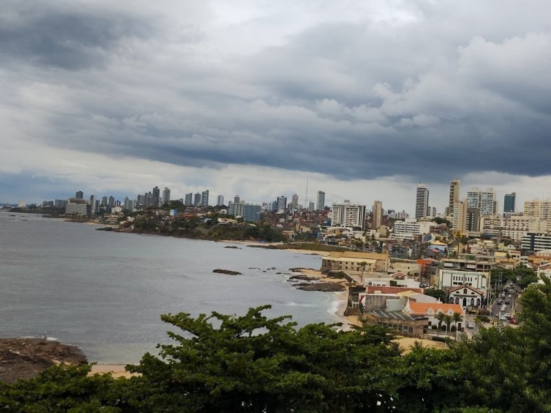 Manhã nublada e calor à tarde: confira a previsão do tempo para Salvador e Bahia