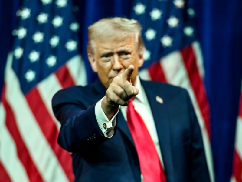 Trump ameaça Cuba com corte de petróleo e dinheiro venezuelanos e cobra acordo