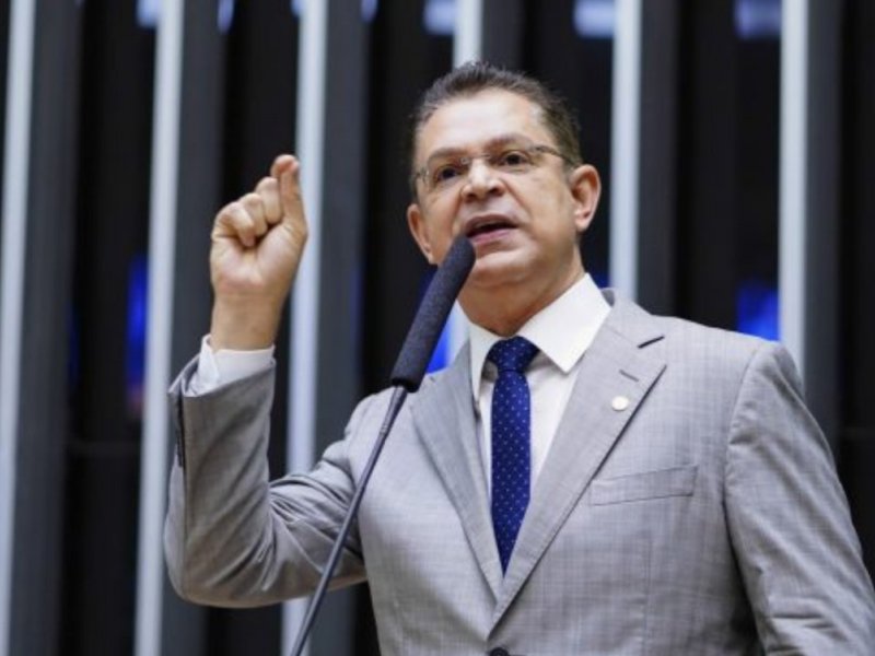 Sóstenes Cavalcante registrou venda de imóvel após PF apreender R$ 430 mil em seu apartamento