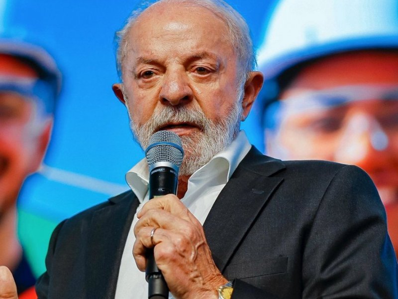 Lula apresenta "evolução satisfatória" após cirurgia, informa Planalto