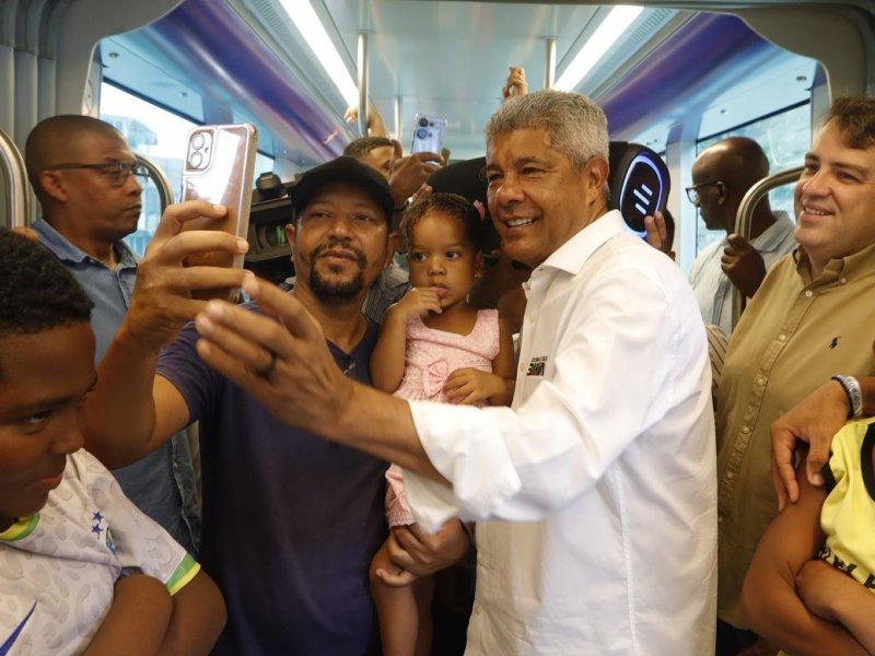 VLT realiza primeira viagem-teste com presença de Jerônimo e moradores do Subúrbio