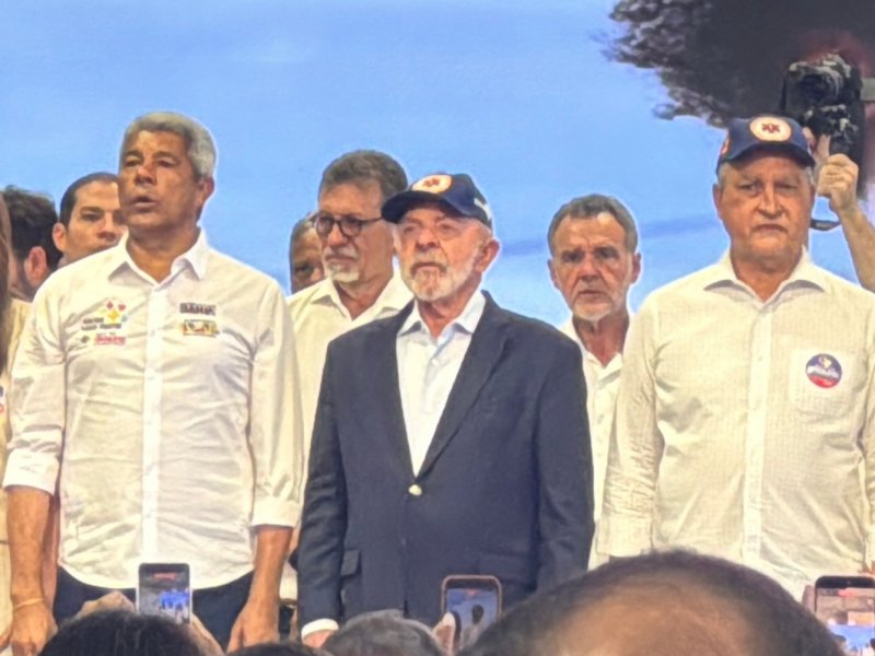 Em Salvador, Lula diz não ter inimigos e afirma viver melhor momento político da presidência