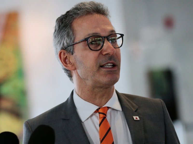 Justiça mantém suspensão do programa de escolas cívico-militares em Minas Gerais