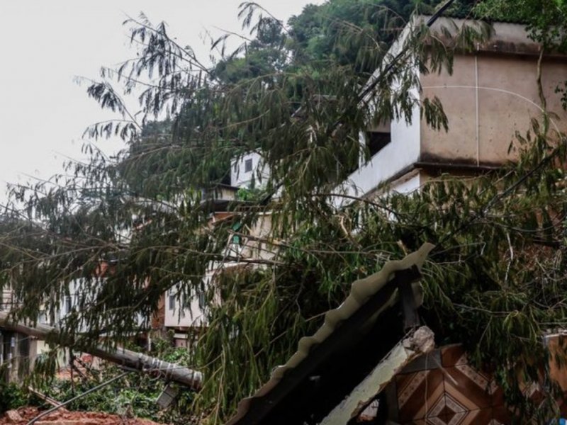 Lula assina MPs de apoio às vítimas das enchentes em Minas Gerais
